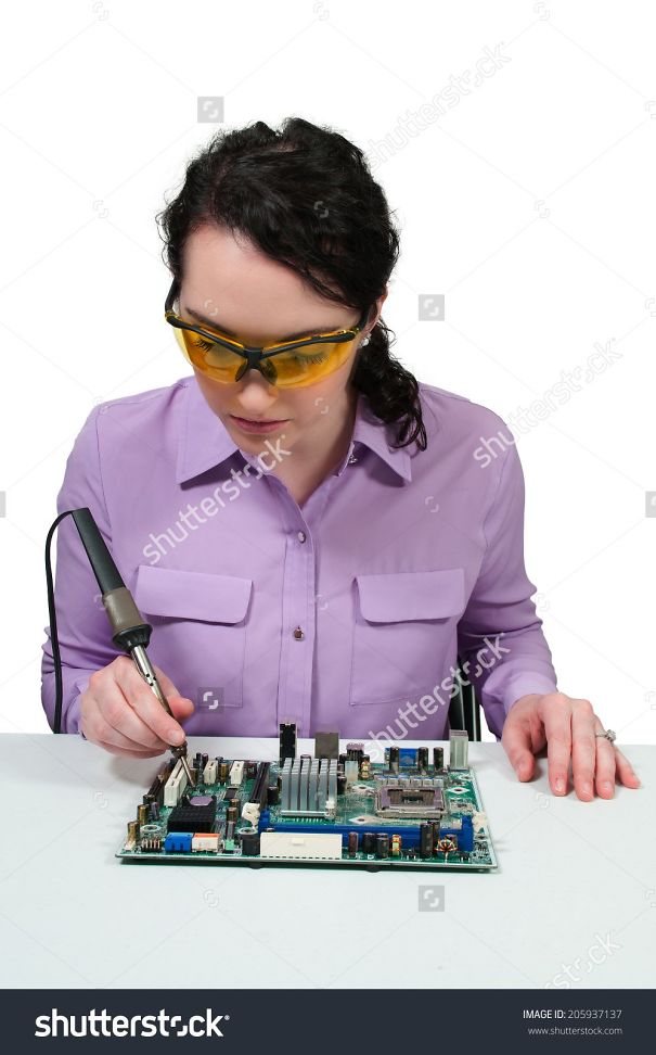 photo-beautiful-woman-repair-soldering-a-printed-circuit-board-205937137-5c9937dfa0180.jpg