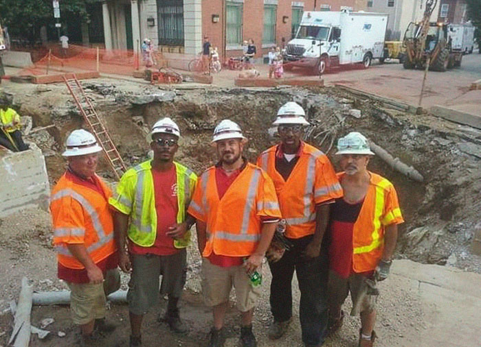 Verizon Suspends Worker Who Rescued Cat Using His Work Equipment Verizon Suspends Worker Who Rescued Cat Using His Work Equipment