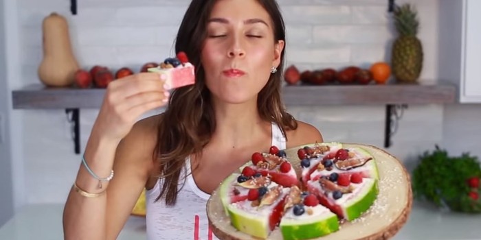 Vegan Influencer Gets Caught Eating Fish, Starts Making Excuses, But Her 1.3M Followers Aren't Buying It Vegan Influencer Gets Caught Eating Fish, Starts Making Excuses, But Her 1.3M Followers Aren't Buying It