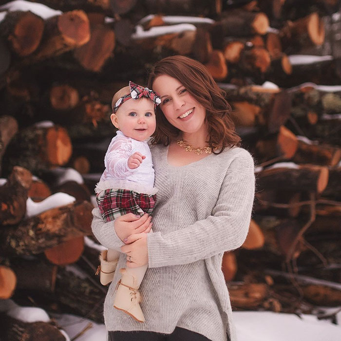 Exhausted Mom Lists Society's Impossible Expectations She's Supposed To Fulfill Exhausted Mom Lists Society's Impossible Expectations She's Supposed To Fulfill