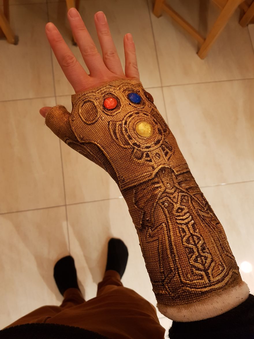 After Breaking My Wrist, I Turned My Plain Cast Into Thanos‘ Infinity Gauntlet