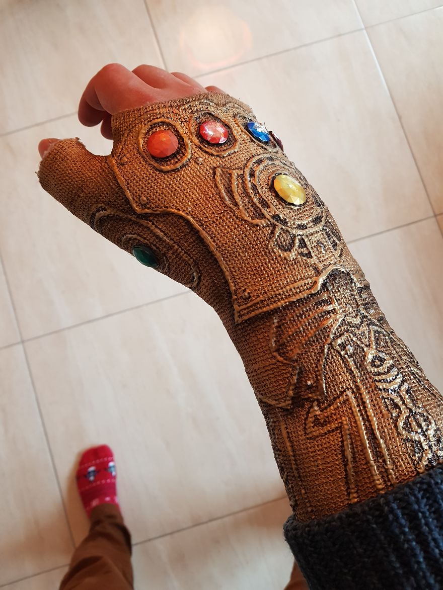 After Breaking My Wrist, I Turned My Plain Cast Into Thanos‘ Infinity Gauntlet