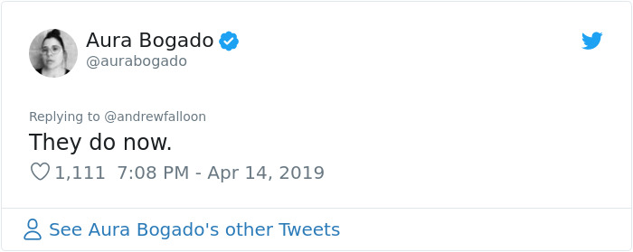 Man Recovering From Surgery Wakes Up To A Stranger Cat Cuddling Him Man Recovering From Surgery Wakes Up To A Stranger Cat Cuddling Him