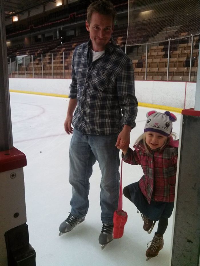 Boy From Dysfunctional Family Grows Up To Be A Dad-Of-Four, Illustrates What He Learned About Parenting The Hard Way