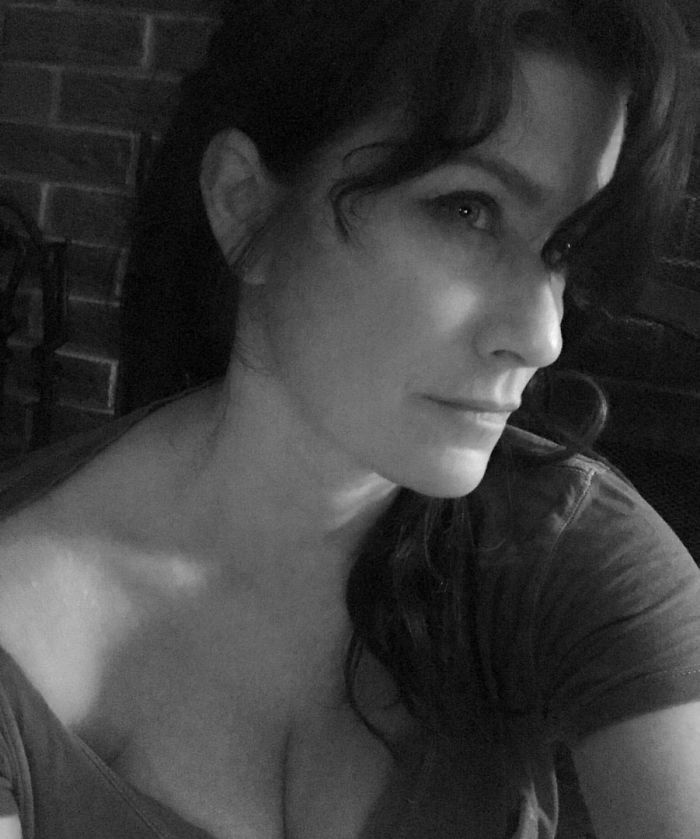 Woman Gives A Lesson On How To Treat Your Husband While He's Watching A Game, Gets Destroyed In The Comments Woman Gives A Lesson On How To Treat Your Husband While He's Watching A Game, Gets Destroyed In The Comments