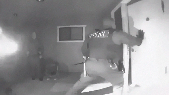 2 Year-Old Unvaccinated Toddler With 105F Gets Rescued From Anti-Vaxx Parents By A SWAT Team