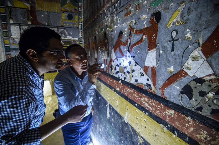 Archeologists Uncover 4,000-Year-Old Tomb In Egypt And It Looks Like It's Been Just Painted Archeologists Uncover 4,000-Year-Old Tomb In Egypt And It Looks Like It's Been Just Painted
