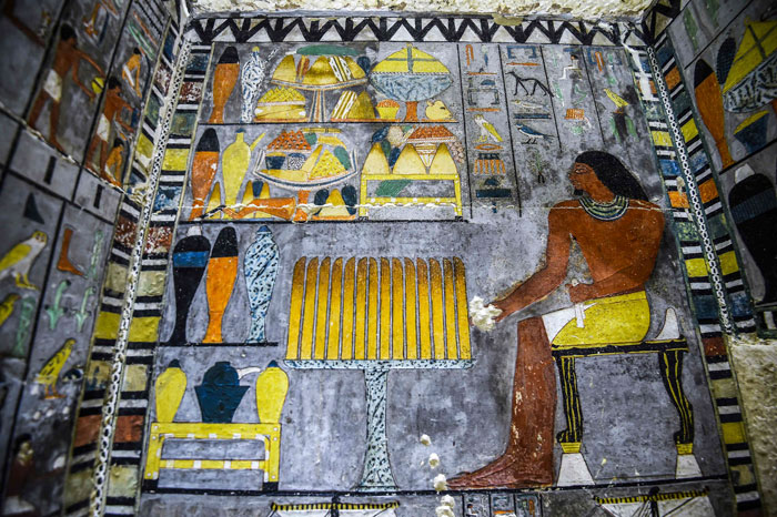Archeologists Uncover 4,000-Year-Old Tomb In Egypt And It Looks Like It's Been Just Painted Archeologists Uncover 4,000-Year-Old Tomb In Egypt And It Looks Like It's Been Just Painted