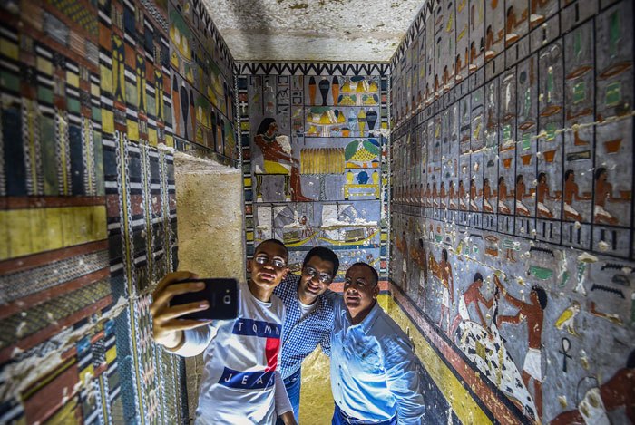 Archeologists Uncover 4,000-Year-Old Tomb In Egypt And It Looks Like It's Been Just Painted Archeologists Uncover 4,000-Year-Old Tomb In Egypt And It Looks Like It's Been Just Painted
