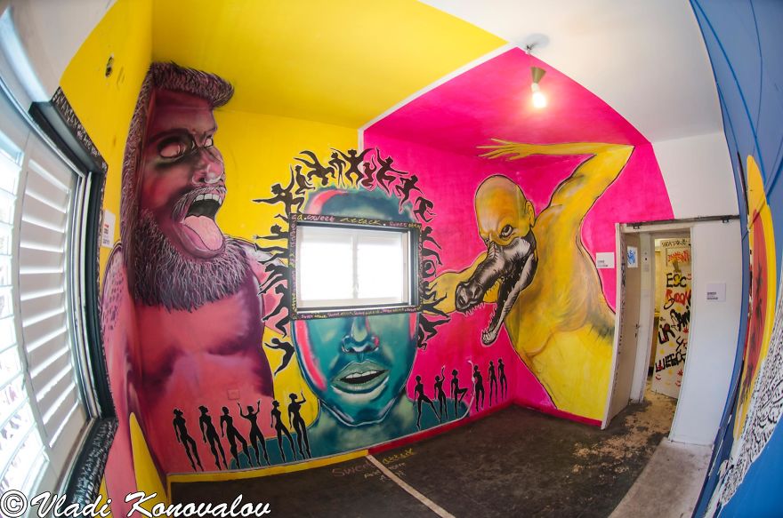 I Captured How A Building To Be Demolished Became A Temporary Museum