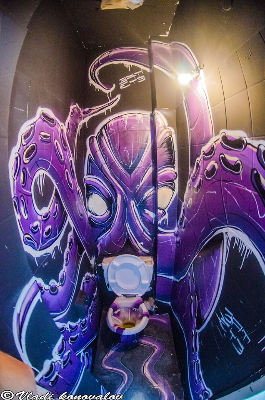 I Captured How A Building To Be Demolished Became A Temporary Museum