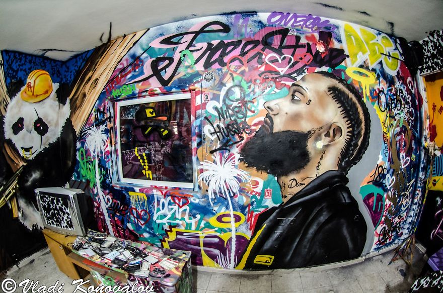 I Captured How A Building To Be Demolished Became A Temporary Museum