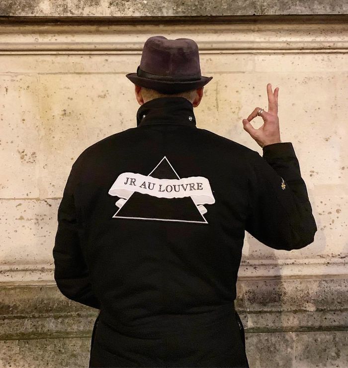 Artist Creates Incredible Optical Illusion At The Louvre So It Could Be Destroyed In A Couple Of Days