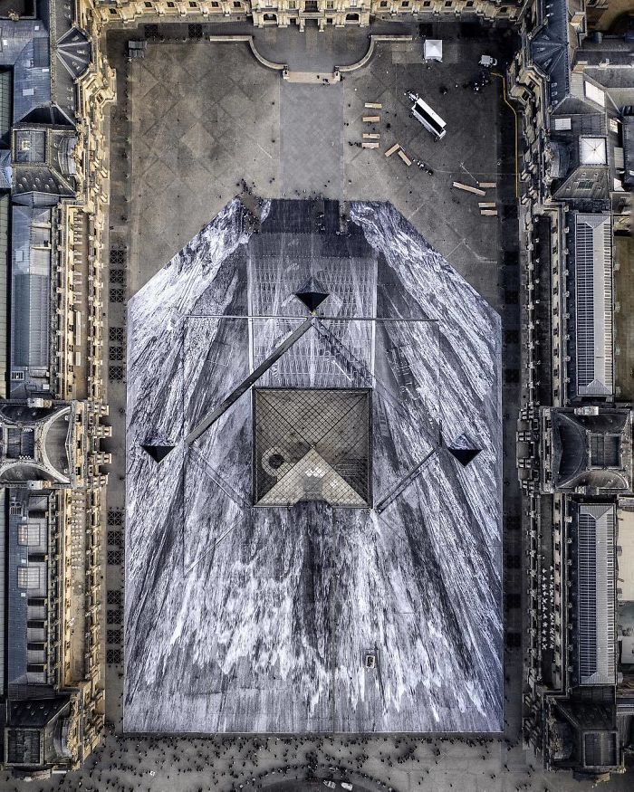 Artist Creates Incredible Optical Illusion At The Louvre So It Could Be Destroyed In A Couple Of Days