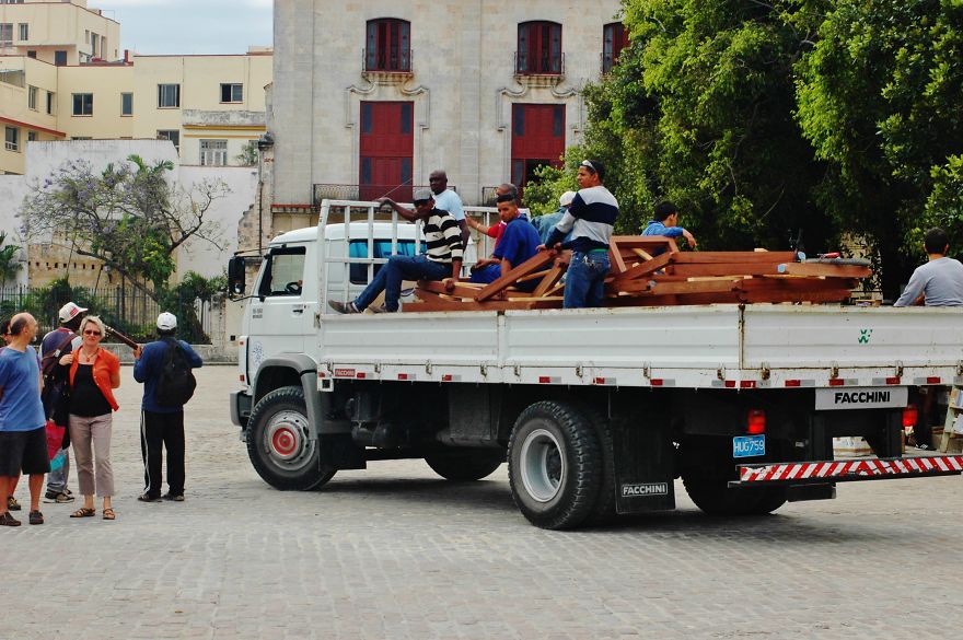 Tourists And Workers, Plaza De Armas