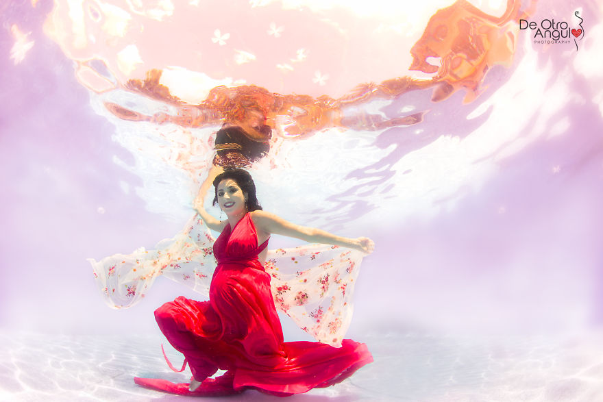 How I Was One Of The First Doing Underwater Maternity Photography In Argentina.