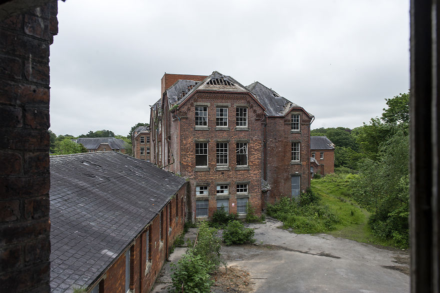 A Chance To Look To Someone In The Next Block Along