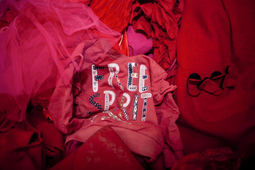 I Turned 3000 Kilograms Of Clothing Destined For Landfill Into An Art Installation I Turned 3000 Kilograms Of Clothing Destined For Landfill Into An Art Installation