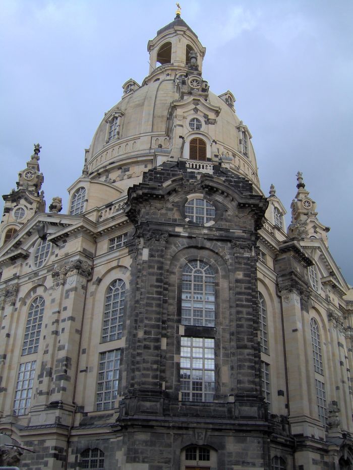 As Paris Cleans Up After The Notre Dame Fire, Here’s How Dresden Rebuilt Its Church Which The Allies Bombed In WW2 As Paris Cleans Up After The Notre Dame Fire, Here’s How Dresden Rebuilt Its Church Which The Allies Bombed In WW2