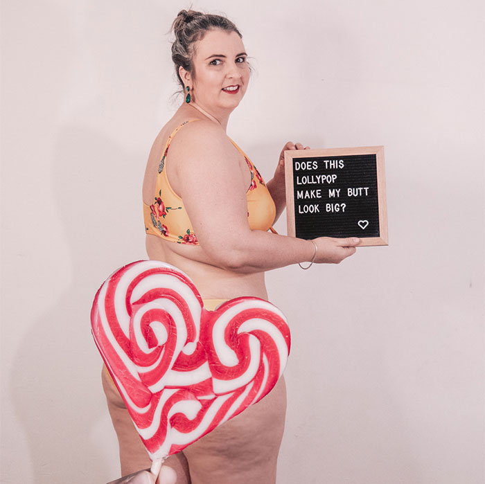 I Take Humorous Photos To Prove That Size Doesn‘t Matter