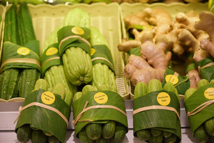 Asian Supermarkets Go Back To Using Leaves Instead Of Plastic Asian Supermarkets Go Back To Using Leaves Instead Of Plastic