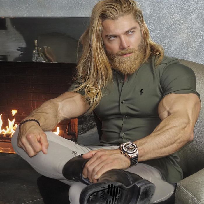 22 Of The Funniest Responses To Clothing Ad Where Model Is Wearing An Absurdly Tight Shirt 22 Of The Funniest Responses To Clothing Ad Where Model Is Wearing An Absurdly Tight Shirt