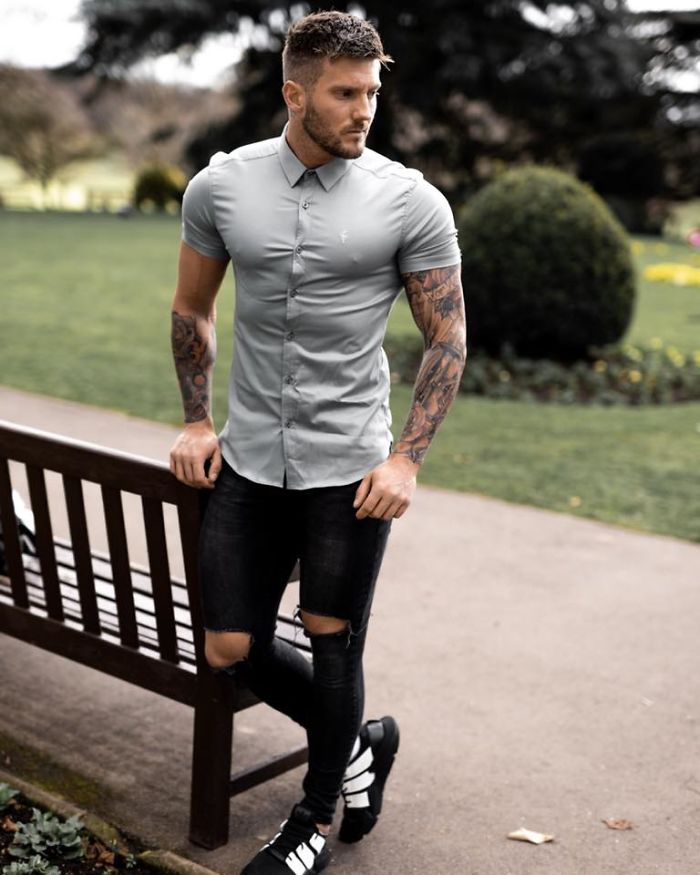 22 Of The Funniest Responses To Clothing Ad Where Model Is Wearing An Absurdly Tight Shirt 22 Of The Funniest Responses To Clothing Ad Where Model Is Wearing An Absurdly Tight Shirt