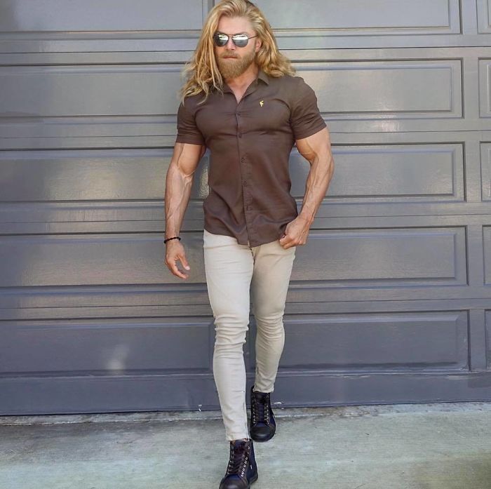 22 Of The Funniest Responses To Clothing Ad Where Model Is Wearing An Absurdly Tight Shirt 22 Of The Funniest Responses To Clothing Ad Where Model Is Wearing An Absurdly Tight Shirt