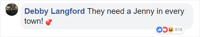 Horse Goes On A Walk Alone Every Day For 14 Years, Receives Pets And Treats From Residents Horse Goes On A Walk Alone Every Day For 14 Years, Receives Pets And Treats From Residents
