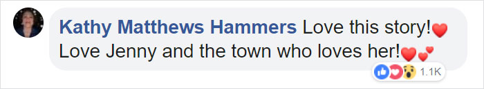 Horse Goes On A Walk Alone Every Day For 14 Years, Receives Pets And Treats From Residents Horse Goes On A Walk Alone Every Day For 14 Years, Receives Pets And Treats From Residents