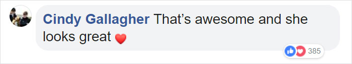 Horse Goes On A Walk Alone Every Day For 14 Years, Receives Pets And Treats From Residents Horse Goes On A Walk Alone Every Day For 14 Years, Receives Pets And Treats From Residents