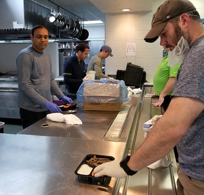 School Cafeteria Helps Kids In Need By Giving Them Leftover Lunch Food To Bring Home, And People Are Loving It