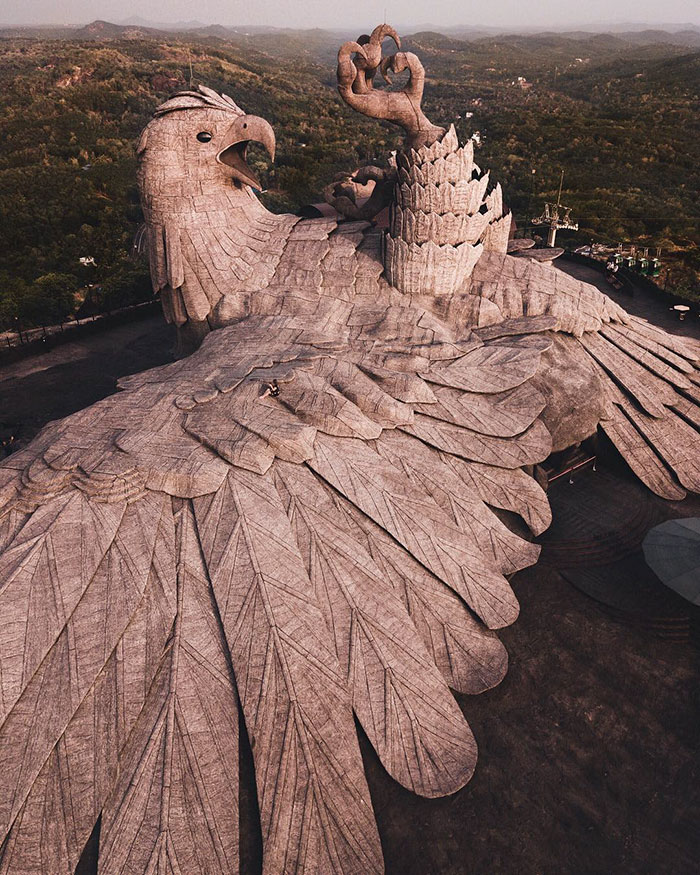 This Artist Spent 10 Years Creating Tallest Bird Sculpture In The World (200ft) This Artist Spent 10 Years Creating Tallest Bird Sculpture In The World (200ft)