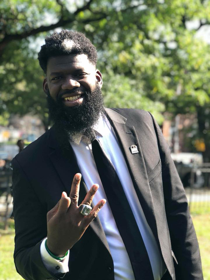 Kids Were Being Bullied For Dirty Clothes, So This Principal Installed Free Laundromat And School Attendance Rose By 10% Kids Were Being Bullied For Dirty Clothes, So This Principal Installed Free Laundromat And School Attendance Rose By 10%