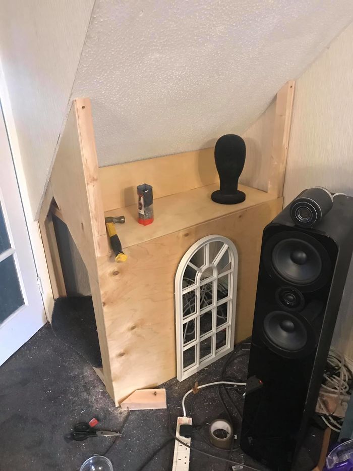 This Dog Has Trust Issues, So The Owner Built A 'Boudoir Bedroom' That Even Has A 'TV', To Comfort Him This Dog Has Trust Issues, So The Owner Built A 'Boudoir Bedroom' That Even Has A 'TV', To Comfort Him