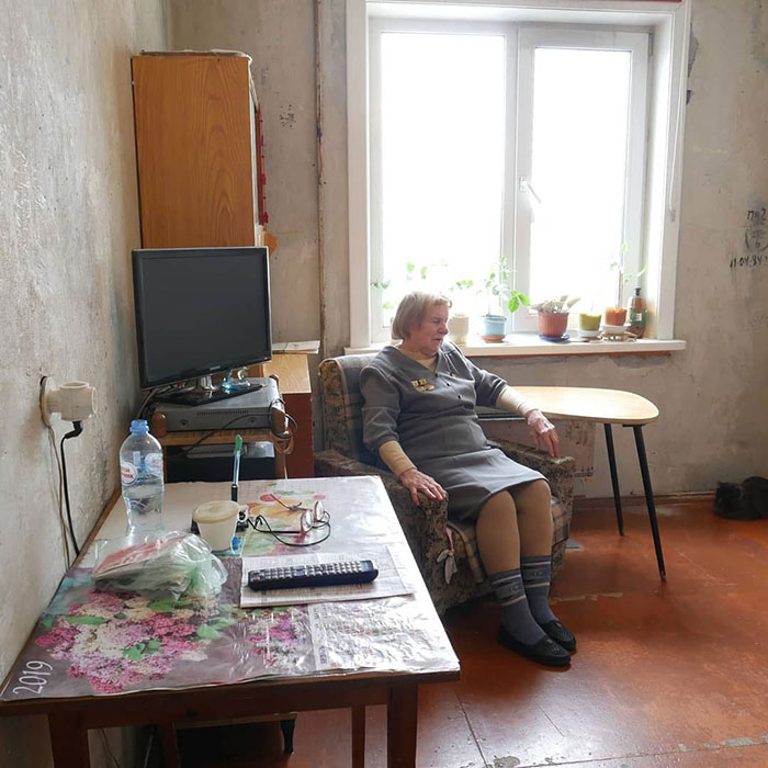 Russian Guy Renovates Apartments For Pensioners And War Veterans For Free Russian Guy Renovates Apartments For Pensioners And War Veterans For Free