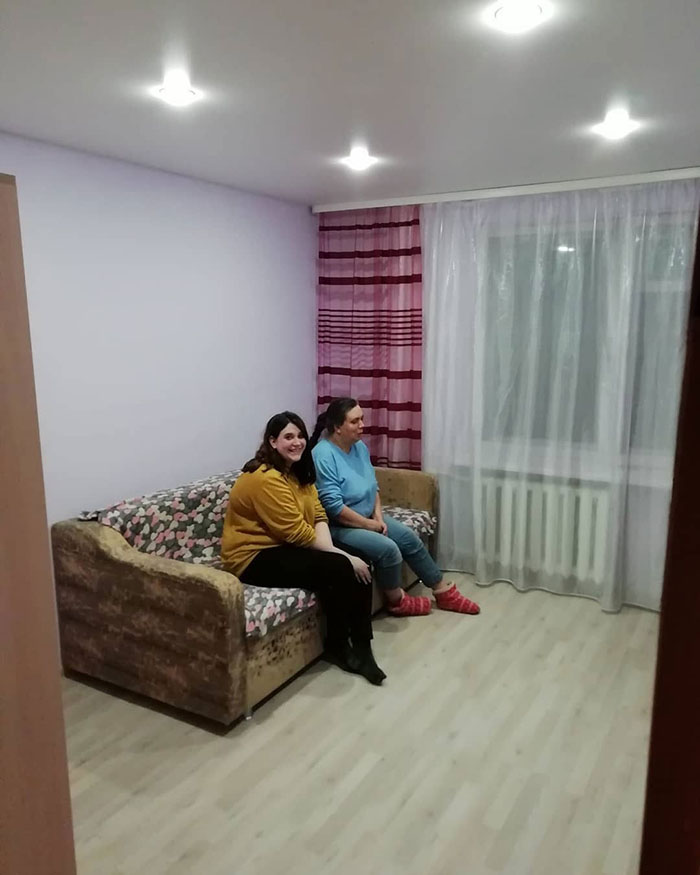 Russian Guy Renovates Apartments For Pensioners And War Veterans For Free