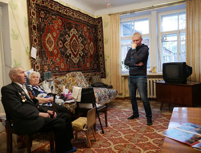 Russian Guy Renovates Apartments For Pensioners And War Veterans For Free Russian Guy Renovates Apartments For Pensioners And War Veterans For Free