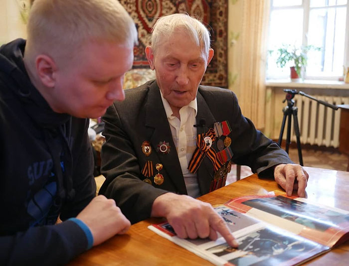 Russian Guy Renovates Apartments For Pensioners And War Veterans For Free
