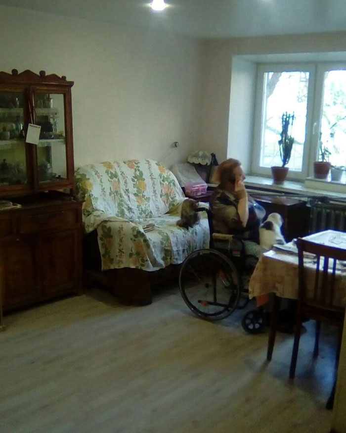 Russian Guy Renovates Apartments For Pensioners And War Veterans For Free