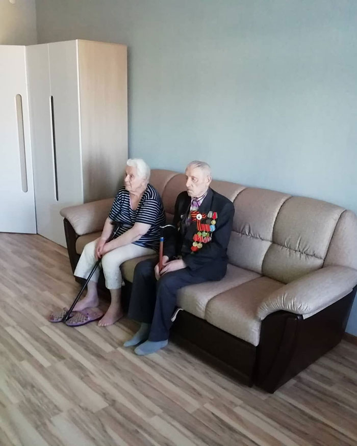 Russian Guy Renovates Apartments For Pensioners And War Veterans For Free