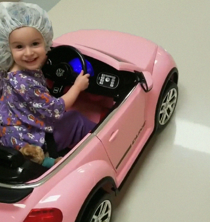 Hospital Gives Kids Mini Cars To Drive Into Surgery So They Would Be Less Stressed Hospital Gives Kids Mini Cars To Drive Into Surgery So They Would Be Less Stressed