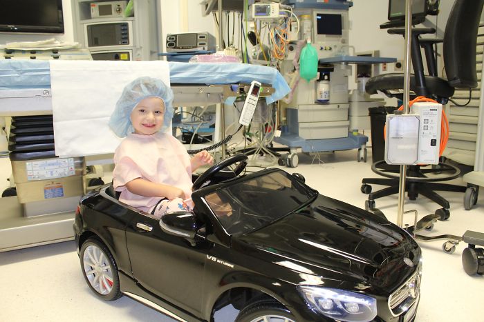 Hospital Gives Kids Mini Cars To Drive Into Surgery So They Would Be Less Stressed Hospital Gives Kids Mini Cars To Drive Into Surgery So They Would Be Less Stressed