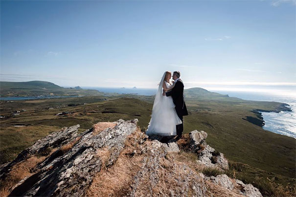 This Newlywed Couple In Ireland Look Like Giants