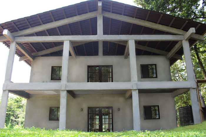 Man Builds Homes Out Of Plastic Bottles And They Look Just Like Regular Houses Man Builds Homes Out Of Plastic Bottles And They Look Just Like Regular Houses