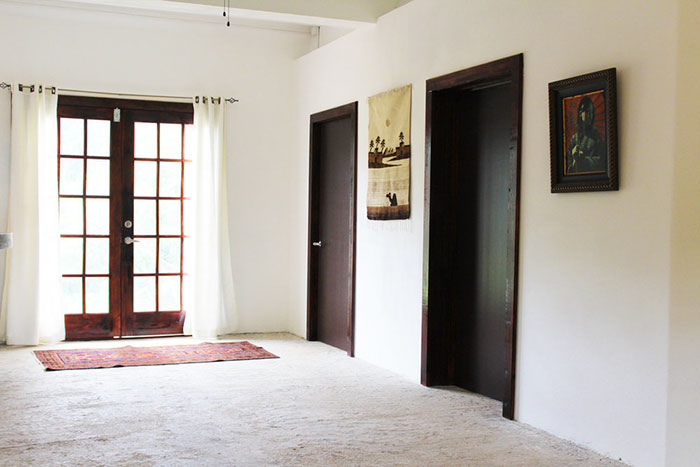 Man Builds Homes Out Of Plastic Bottles And They Look Just Like Regular Houses Man Builds Homes Out Of Plastic Bottles And They Look Just Like Regular Houses