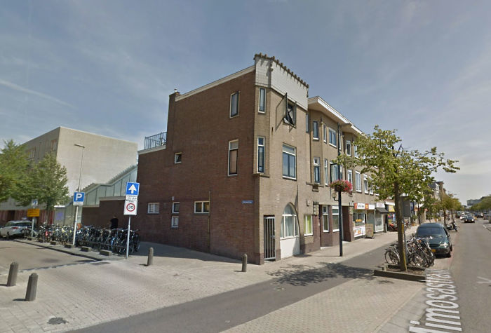 Dutch Artists Paint Giant Bookcase On An Apartment Building Featuring Residents' Favorite Books Dutch Artists Paint Giant Bookcase On An Apartment Building Featuring Residents' Favorite Books