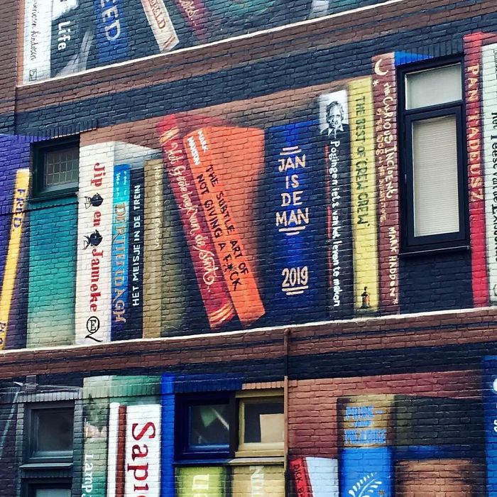 Dutch Artists Paint Giant Bookcase On An Apartment Building Featuring Residents' Favorite Books Dutch Artists Paint Giant Bookcase On An Apartment Building Featuring Residents' Favorite Books