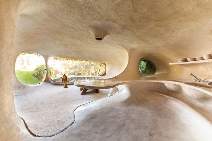 This Organic Hobbit House Is Perfectly Integrated Into Its Surroundings And Is Almost Invisible To Passers-By This Organic Hobbit House Is Perfectly Integrated Into Its Surroundings And Is Almost Invisible To Passers-By