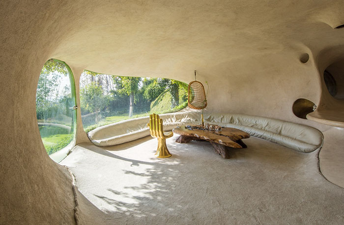 This Organic Hobbit House Is Perfectly Integrated Into Its Surroundings And Is Almost Invisible To Passers-By This Organic Hobbit House Is Perfectly Integrated Into Its Surroundings And Is Almost Invisible To Passers-By